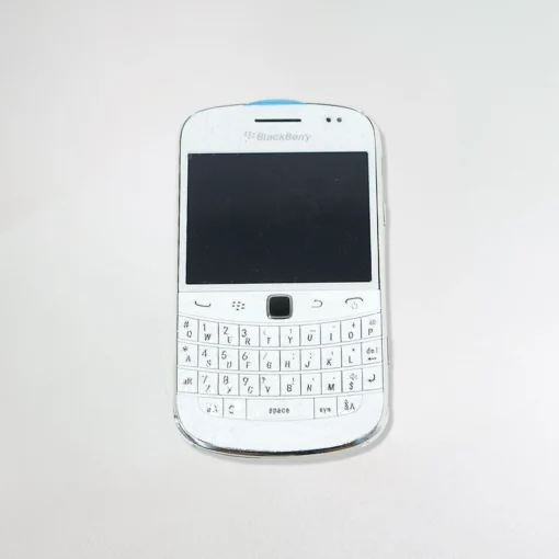 blackberry bold 9900 white