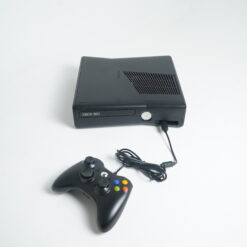 Alternative view of Microsoft Xbox 360 Slim (أسود) باقة