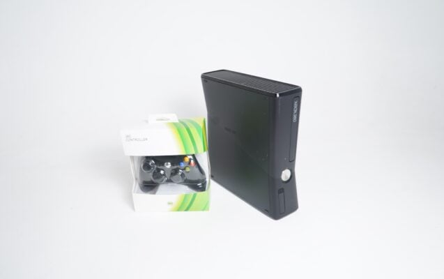 Microsoft Xbox 360 Slim Bundle (Black)