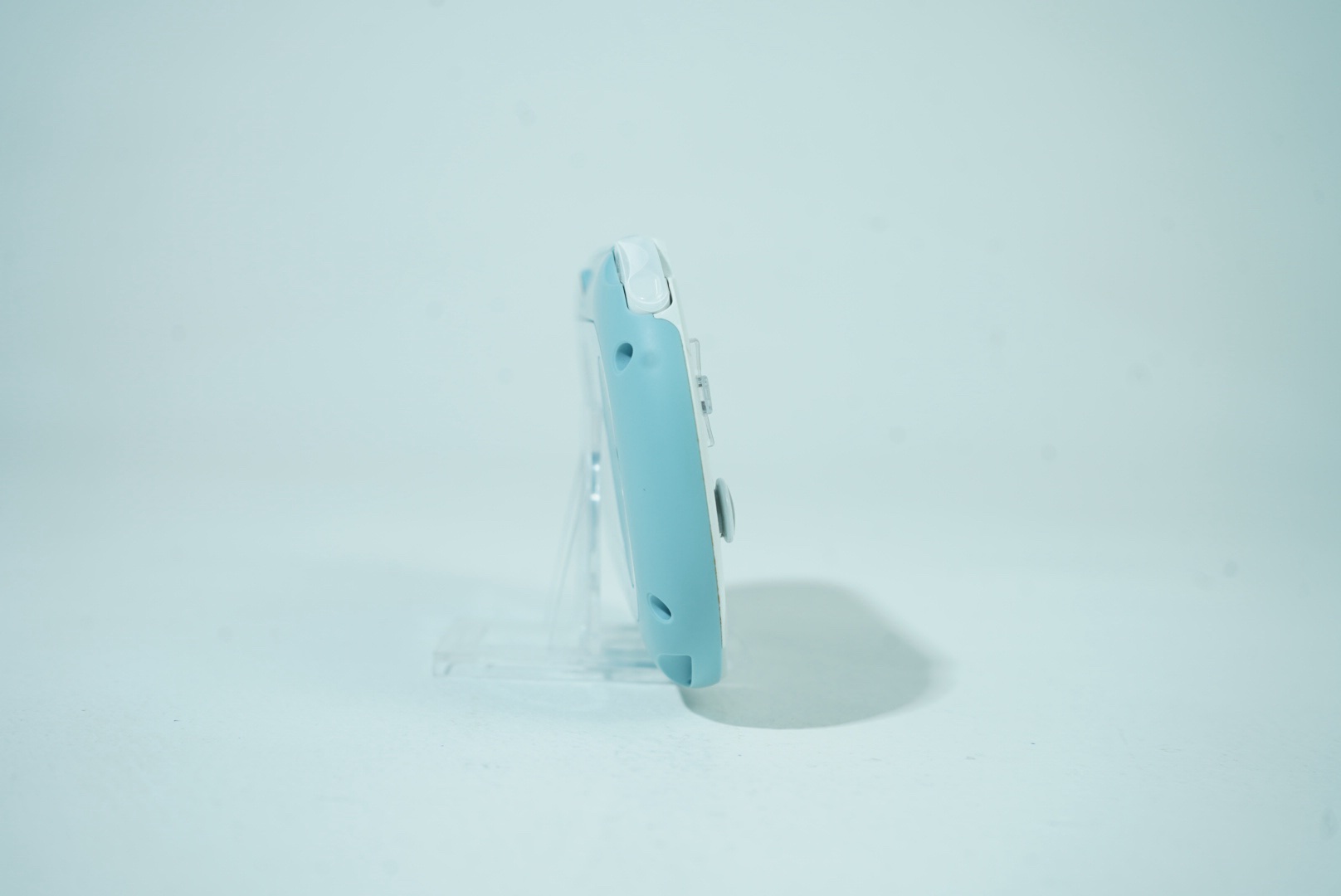 PS Vita (Light Blue and White) - Image 7