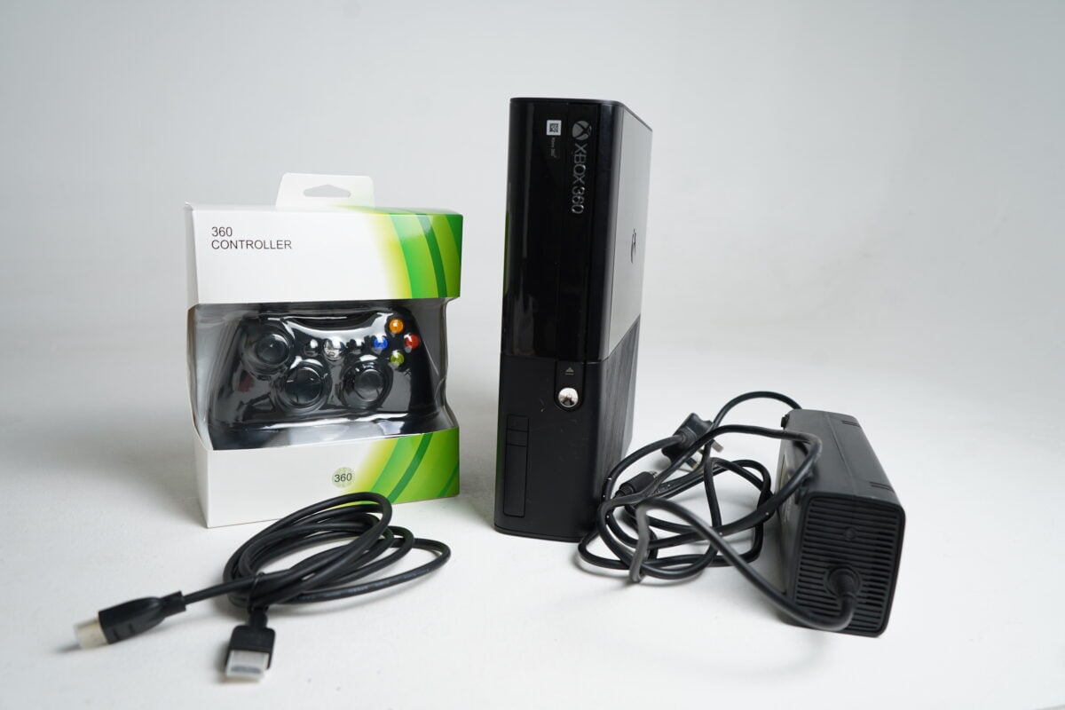 Microsoft Xbox 360 E Console Black Bundle