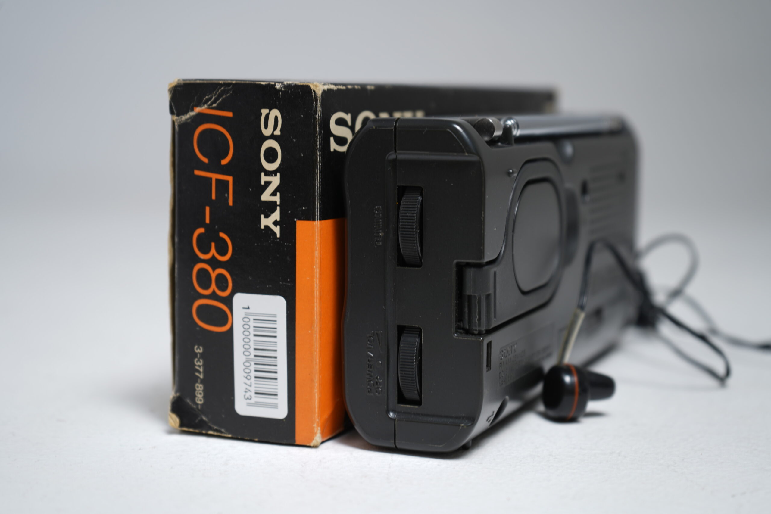 Sony ICF-380 AM/FM player - Image 4