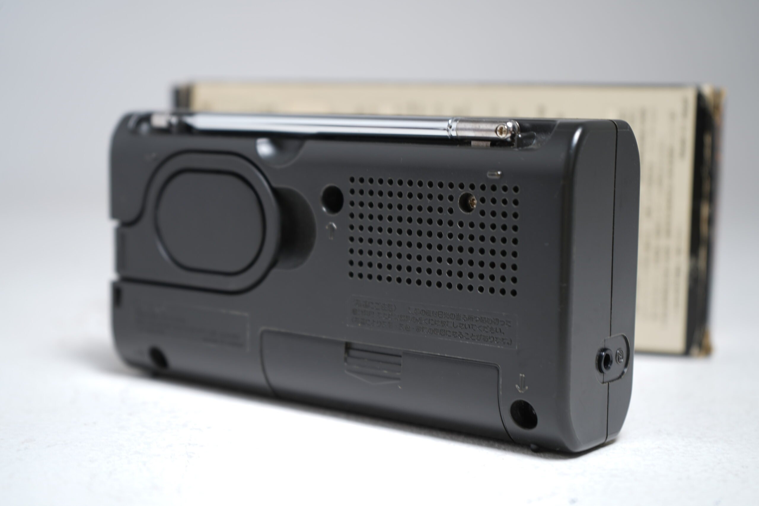 Sony ICF-380 AM/FM player - Image 5