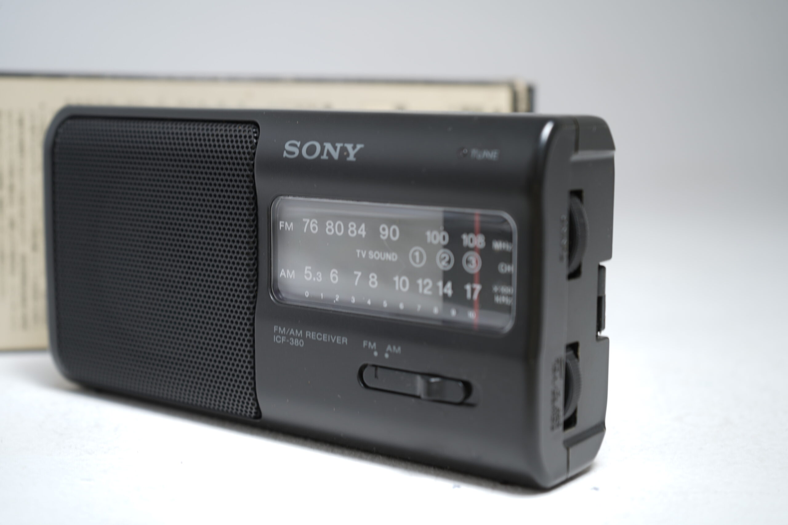 Sony ICF-380 AM/FM player - Image 7