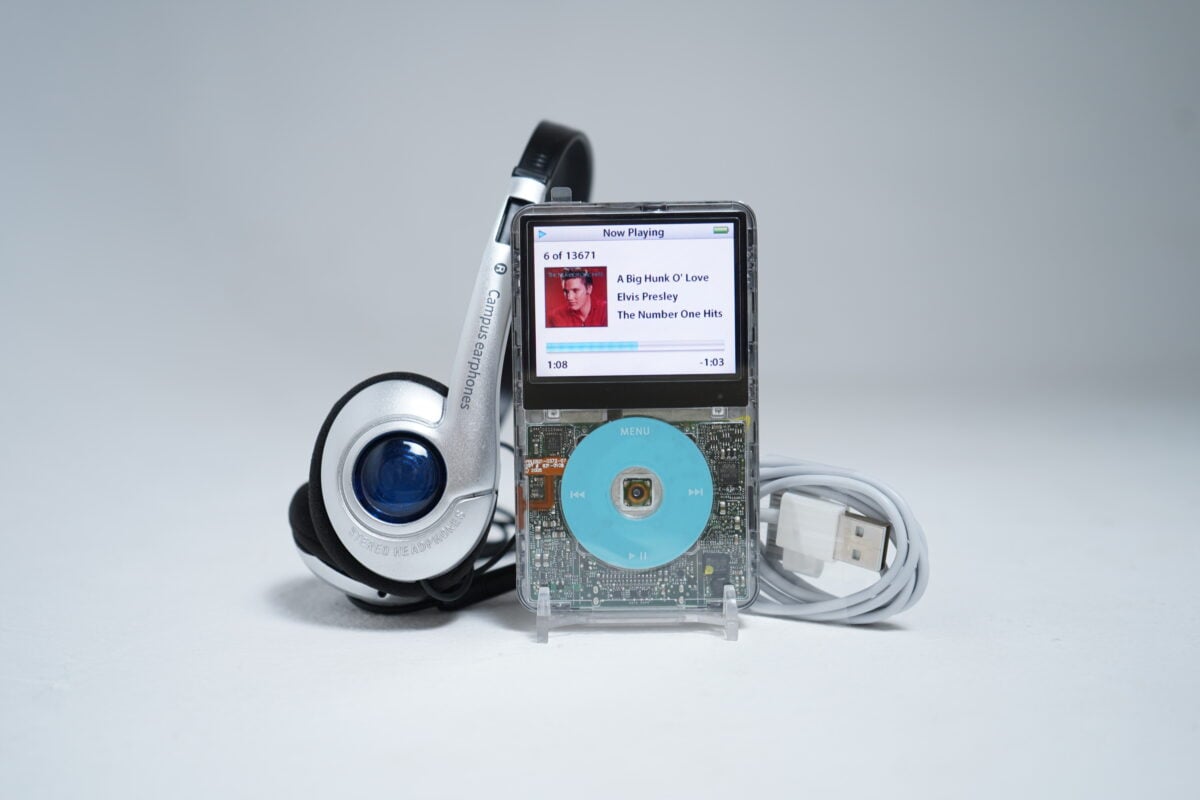 Apple iPod Classic 6th Generation 80GB (Transparent Blue)