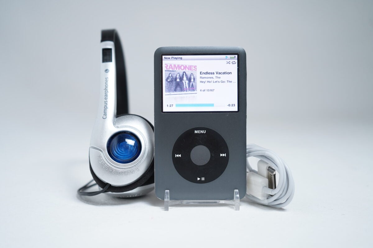 Apple iPod Classic 7th Generation 160GB (Grey)