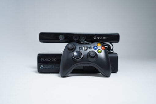Microsoft Xbox 360 E Console Black (Bundle)