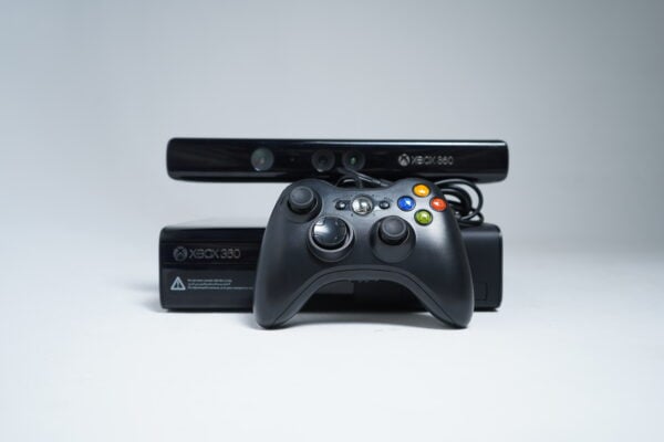 Microsoft Xbox 360 E Console Black (Bundle)