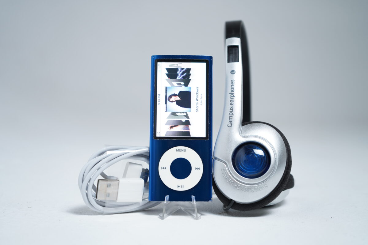 Apple iPod Nano 5th Generation Blue 8GB