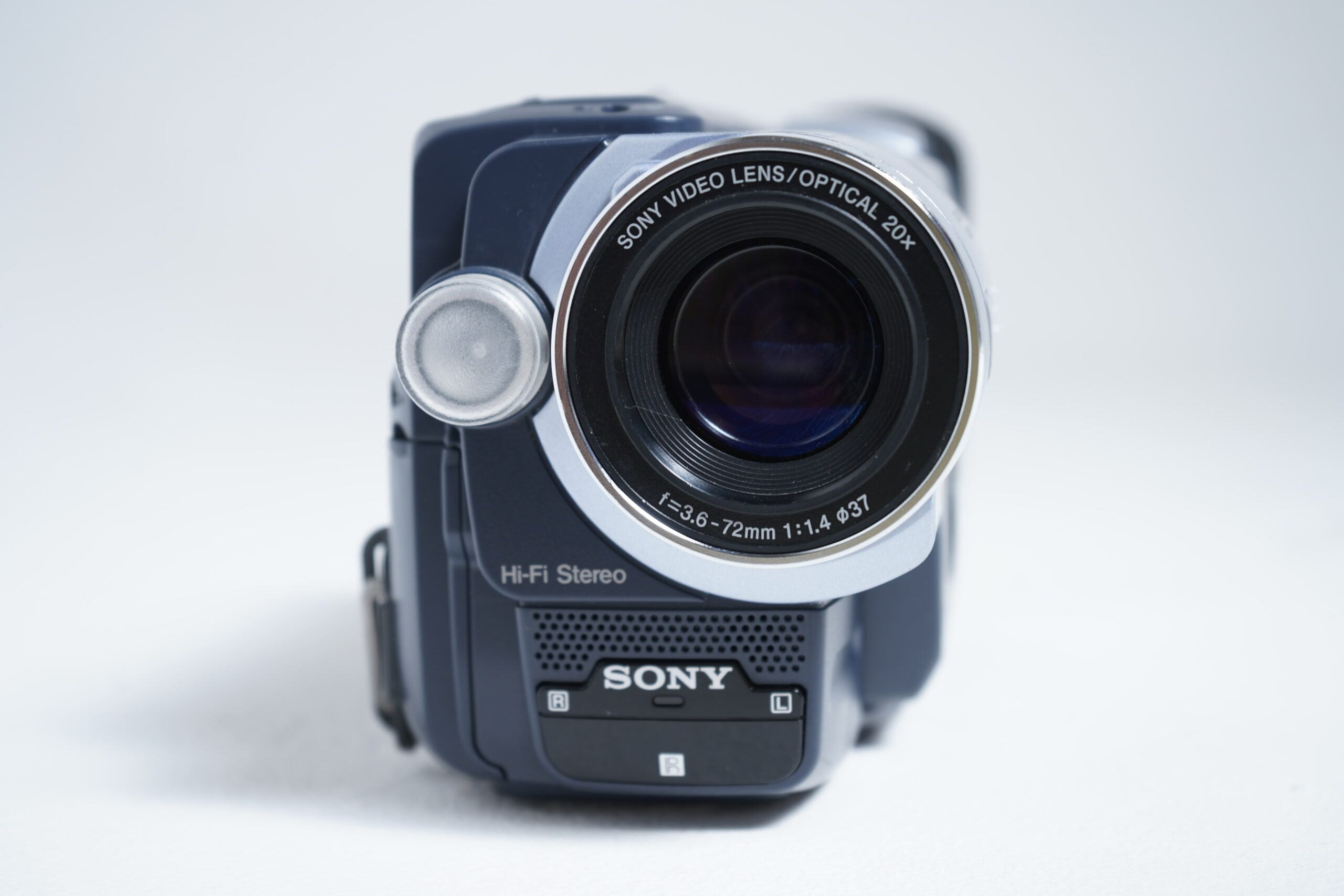 Sony Handycam DCR-TRV140 Digital8 camcorder - Image 2