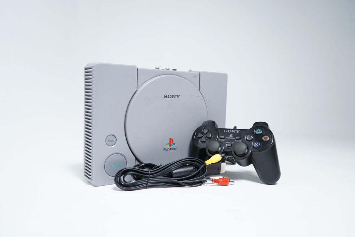 Sony PlayStation SCPH-5000 gray