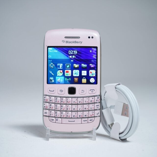 BlackBerry Bold Pink