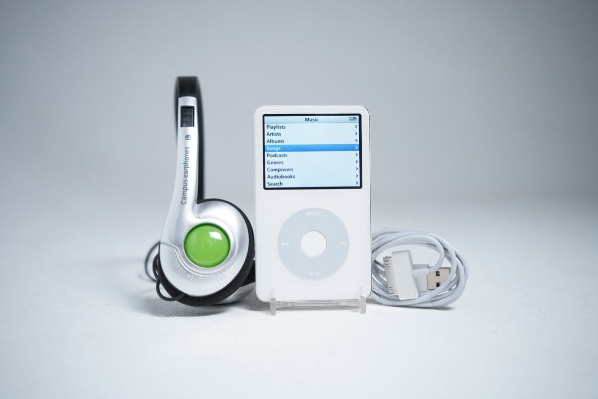 Apple iPod Classic 5th Generation (White)