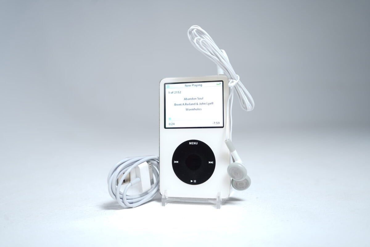 Apple iPod Classic 5th Generation (White)