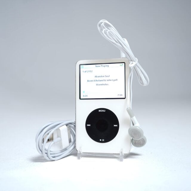 Apple iPod Classic 5th Generation (White)