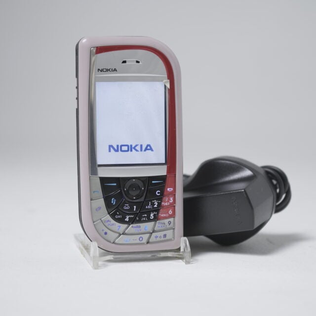 Nokia 7610 Pink